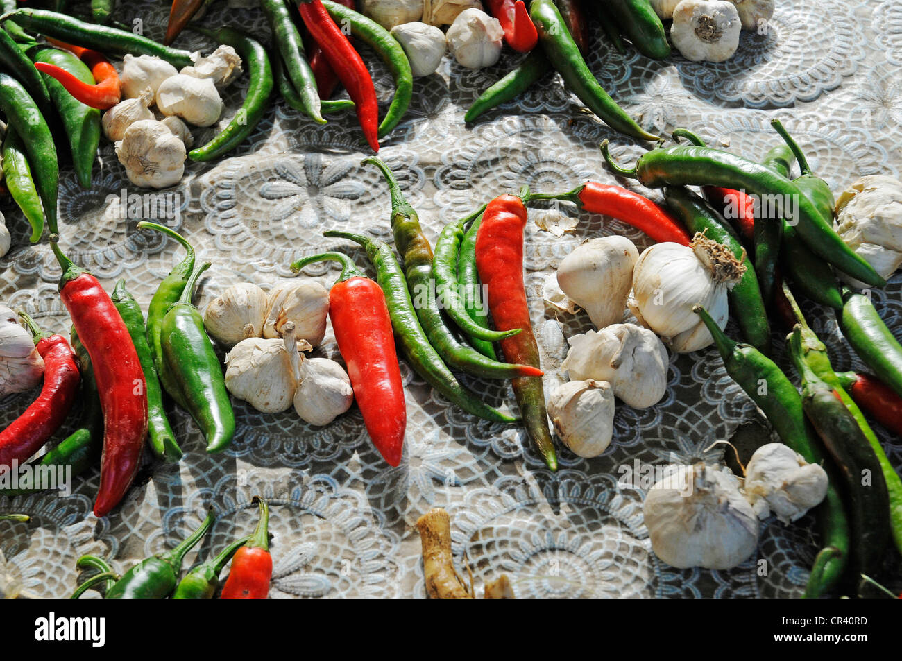 Aglio, peperoncino o peperoncino, mercato settimanale, Sighetu Marmatiei Sighet, Maramures, Romania, Europa orientale, Europa Foto Stock