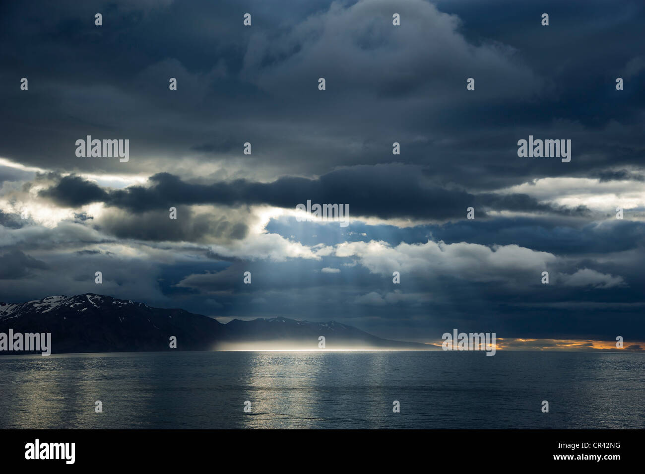 Umore atmosferica nella baia di Skjálfandi vicino Húsavík, Norðurland, Nordurland eystra, Nord-Est Islanda, Islanda, Europa Foto Stock