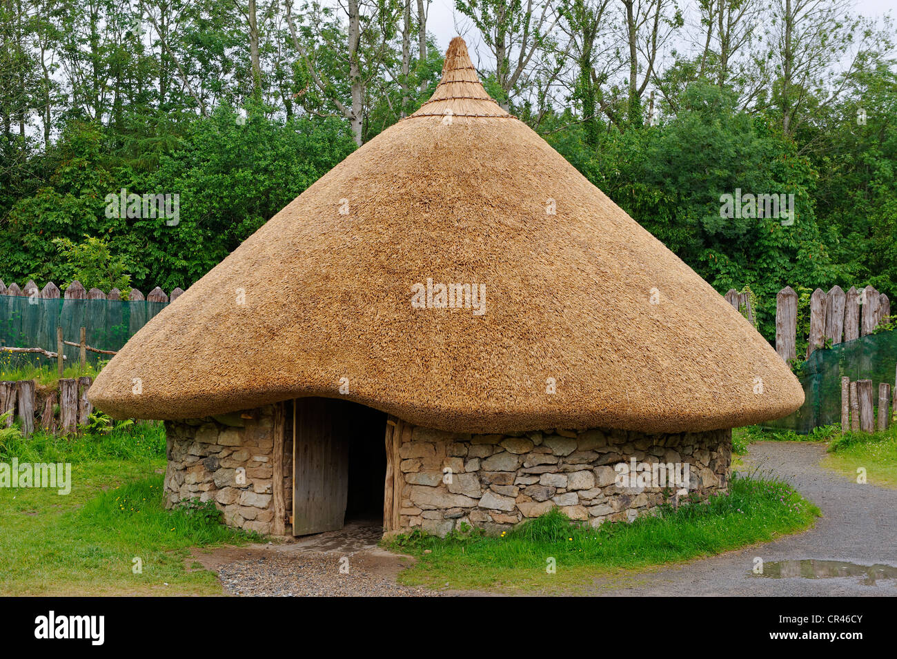 Casa dall'età del Bronzo, ricostruito, Irish National Heritage Park, Wexford, County Wexford, Irlanda, Europa Foto Stock