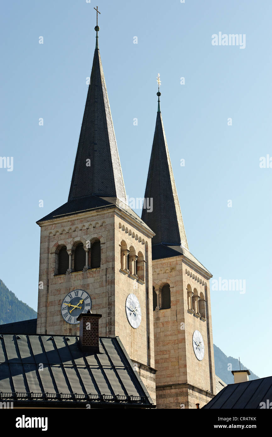 Le torri della chiesa Collegiata di San Pietro e San Giovanni Battista, Berchtesgaden, Berchtesgadener Land, Alta Baviera Foto Stock