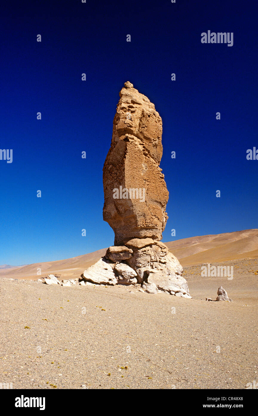 Il Cile, regione di Antofagasta, El Loa Provincia, Monjes de Pacana rock formazione sul cileno altiplano nella zona del Sur Lipez Foto Stock