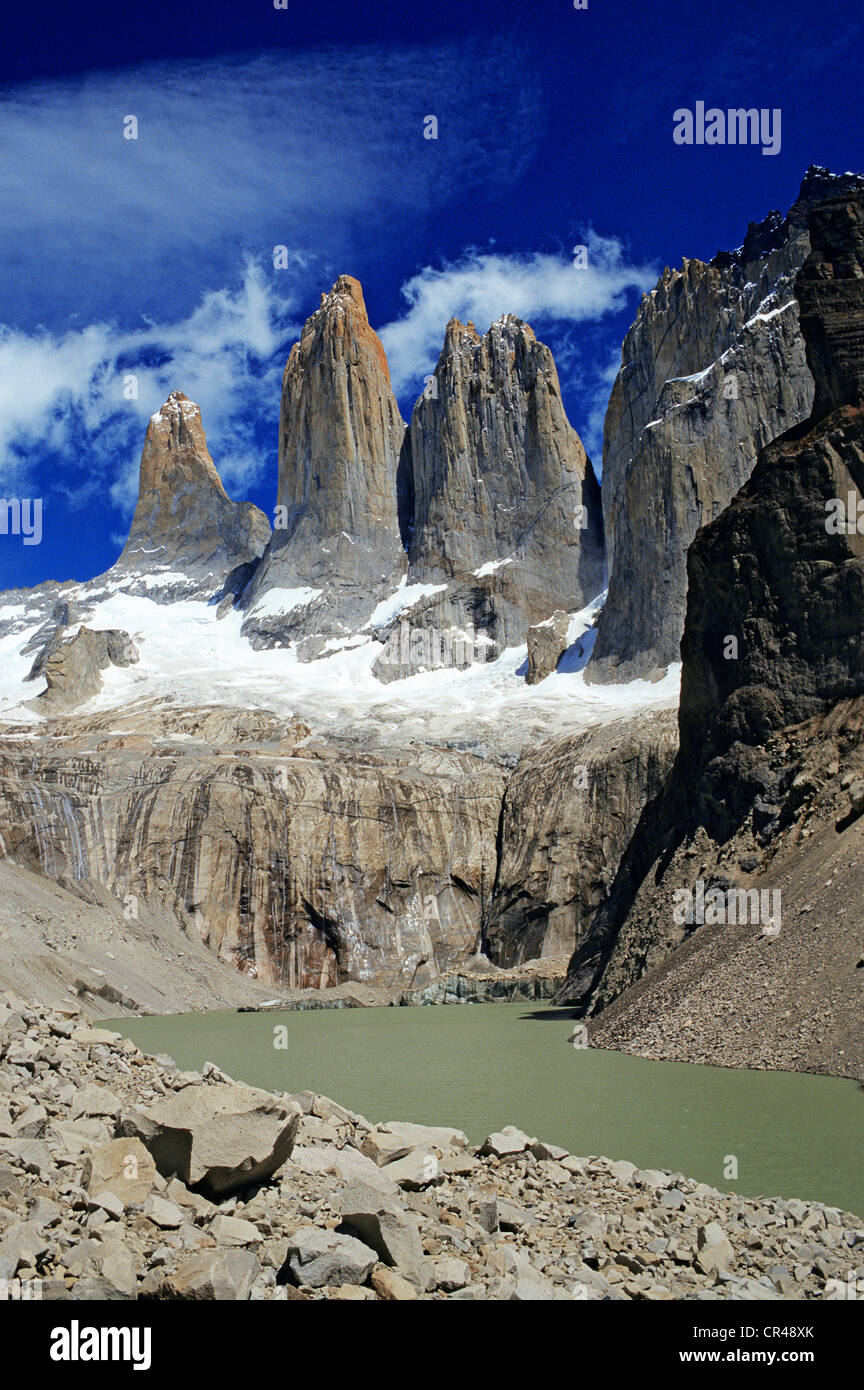 Il Cile, Magallanes e Antartica Chilena Regione, Ultima Esperanza Provincia, parco nazionale Torres del Paine, lago di montagna alla Foto Stock