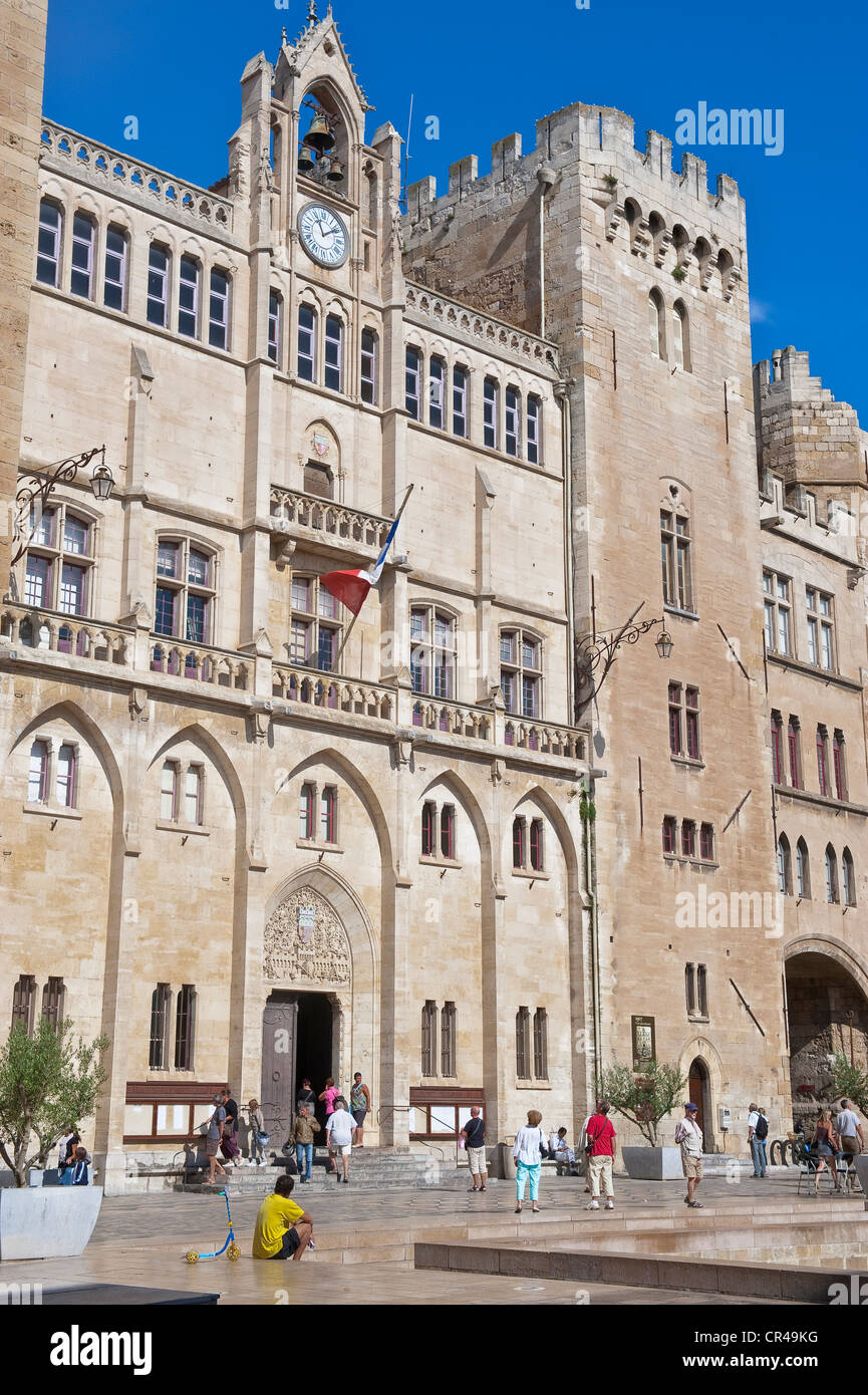 Francia, Aude, Narbonne, Place de l'Hotel de Ville, Palais des Archeveques (gli Arcivescovi Palace) Foto Stock