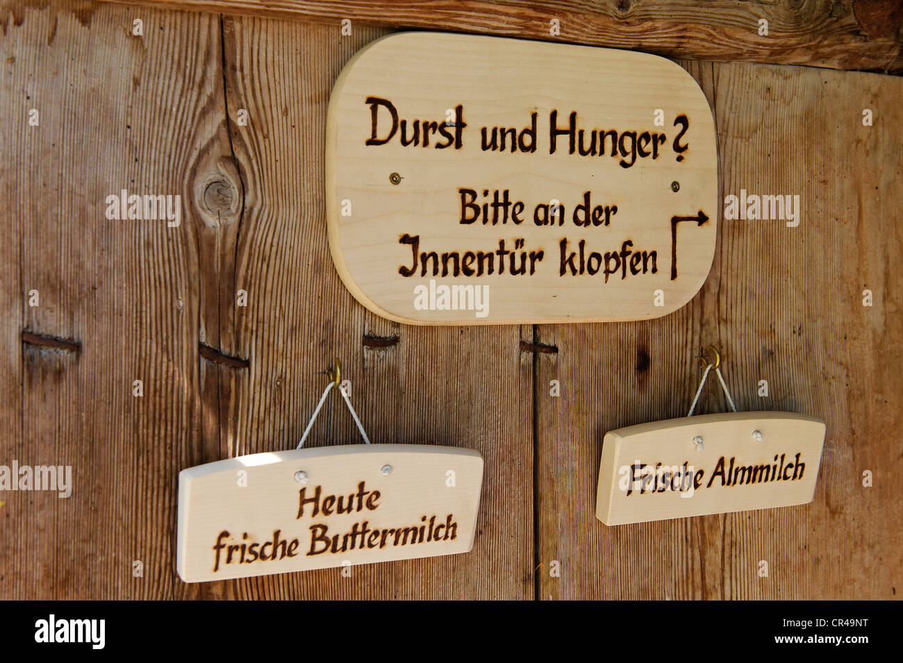 Dairy Maid's menu in legno su Halsalm, Parco Nazionale di Berchtesgaden, Hintersee, Berchtesgaden, Alta Baviera, Baviera Foto Stock