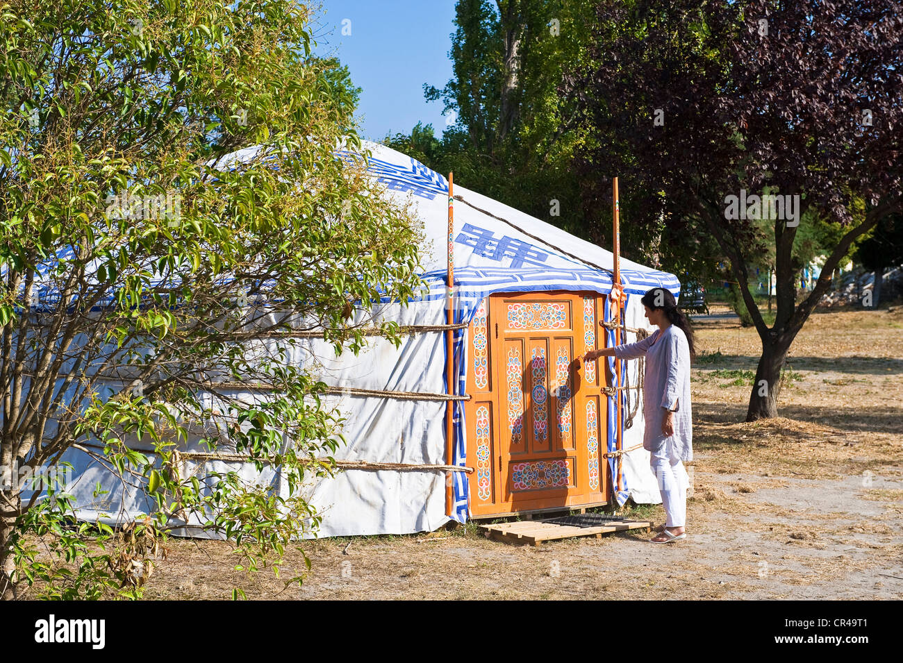 Francia, Aude, Corbieres, Sigean, mongolo yurt in un villaggio per vacanze Foto Stock