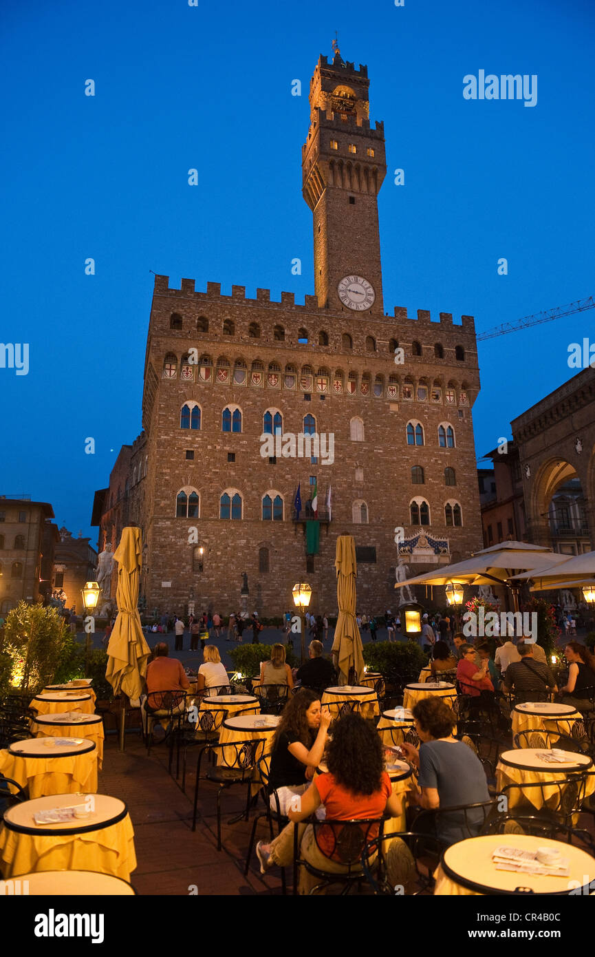 L'Italia, Toscana, Firenze, centro storico Patrimonio Mondiale UNESCO, Piazza della Signoria con il Palazzo Vecchio Foto Stock