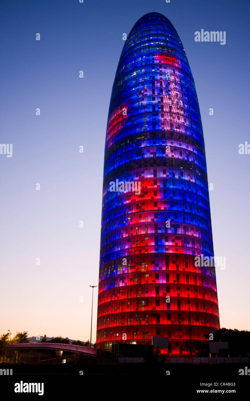 Torre Agbar o la Torre Agbar, 142m grattacielo, progettato dall'architetto Jean Nouvel, Piazza Glorias, Barcellona, in Catalogna, Spagna Foto Stock