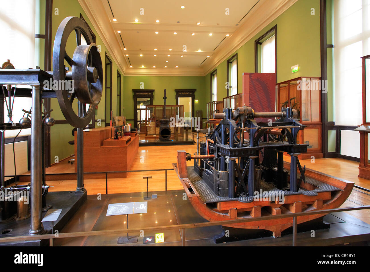 Francia, Parigi, Musée des Arts et Metiers (museo delle arti e dei mestieri), Meccanica camera, macchina a vapore che ha equipaggiato la Corvette Foto Stock