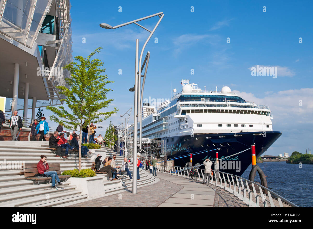 Crociera 'Mein Schiff 2' ormeggiata al terminal delle navi da crociera in Amburgo, HafenCity ad Amburgo in Germania, Europa Foto Stock