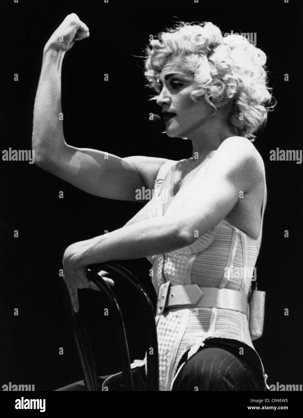 Madonna, * 16.6.1958, cantante statunitense, a mezza lunghezza, durante un concerto a Riem nei pressi di Monaco, Germania, 16.7.1990, Foto Stock
