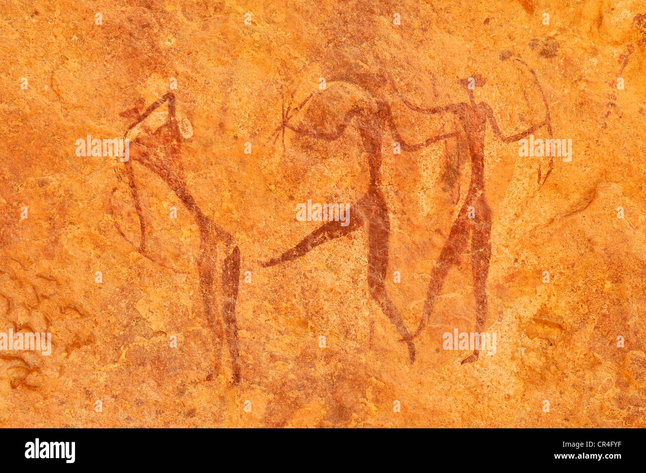 Dipinto di guerrieri o cacciatori neolitici, arte rupestre a Tin Meskis, Adrar n'Ahnet, Algeria, sahara Africa del Nord Foto Stock