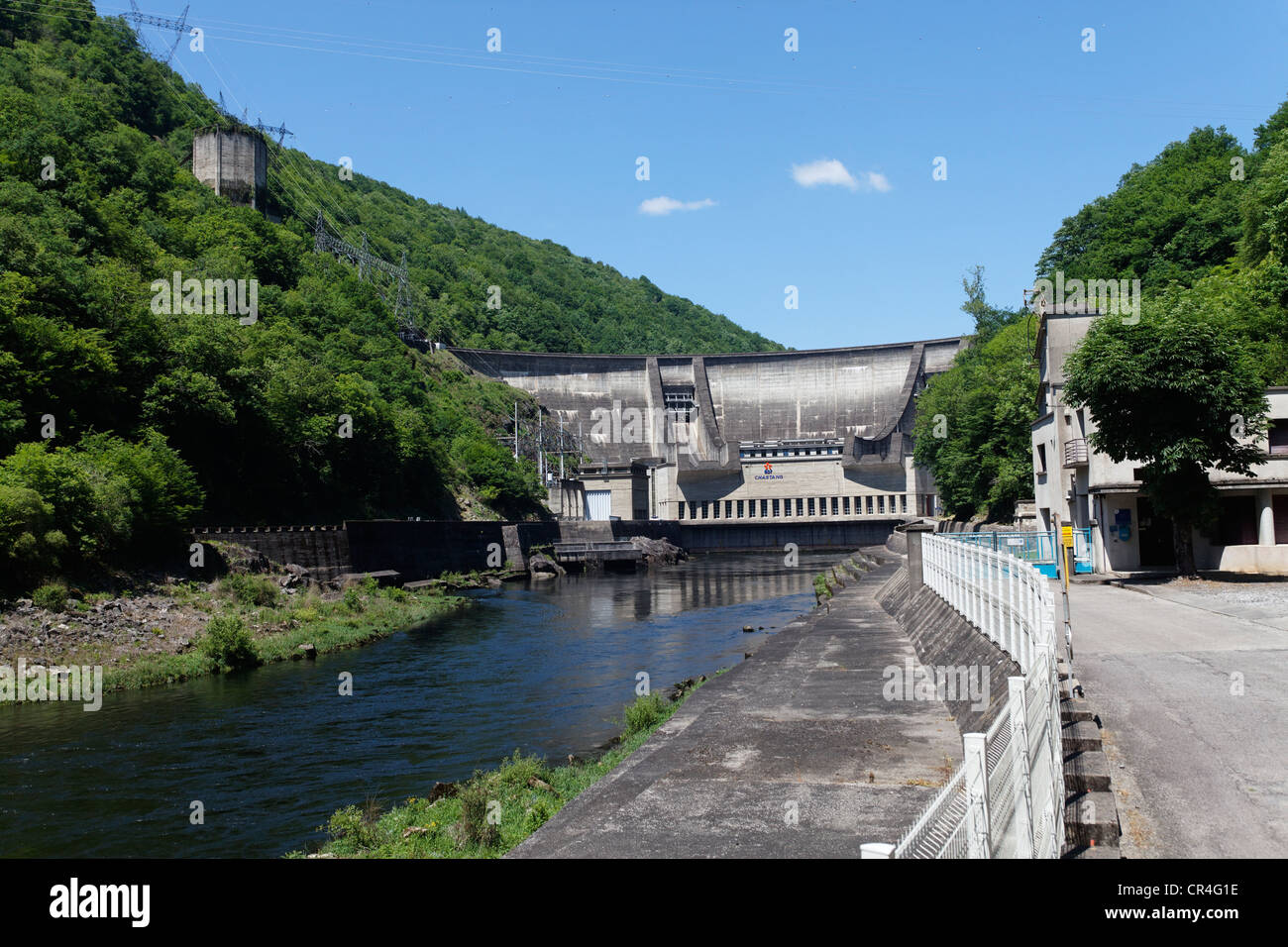 Diga idroelettrica di Chastang, fiume Dordogne, Correze, Limousin, Francia, Europa Foto Stock