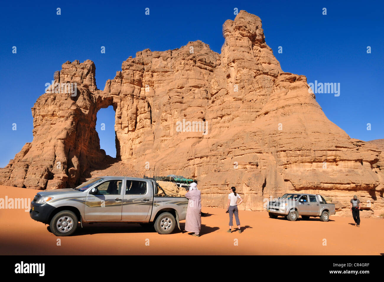 Arco o finestra naturale nella formazione rocciosa di La Cathedrale, Tadrart, del Tassili n'Ajjer National Park Foto Stock