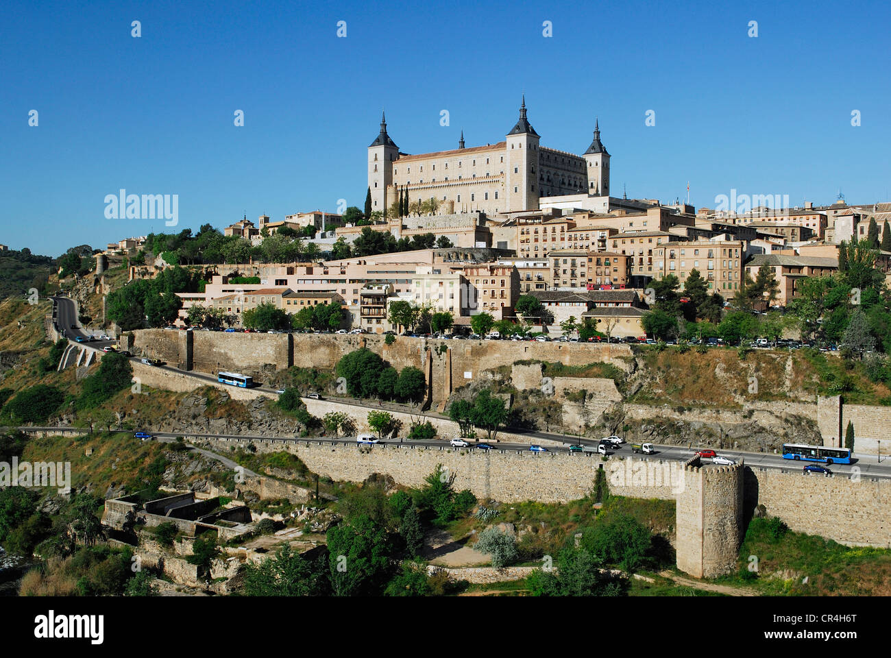 Spagna, Castilla la Mancha, Toledo, la città storica di Toledo Patrimonio Mondiale dell'UNESCO, il centro città e l'Alcazar di Toledo Foto Stock