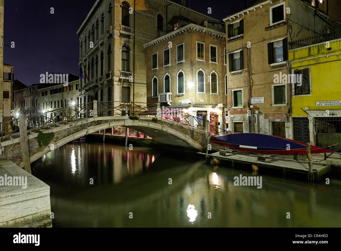 Canal, il quartiere di Cannaregio e di notte, Venezia, Sito Patrimonio Mondiale dell'UNESCO, Veneto, Italia, Europa Foto Stock