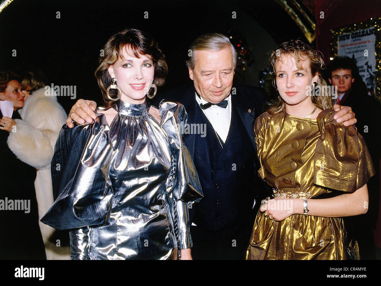 Schürmann, Petra, 15.9.1935 - 13.1.2010, attrice tedesca e presentatore TV, a metà lunghezza, con figlia Alexandra e Dr. Gerhardt Freund, in una festa, 1987, Foto Stock