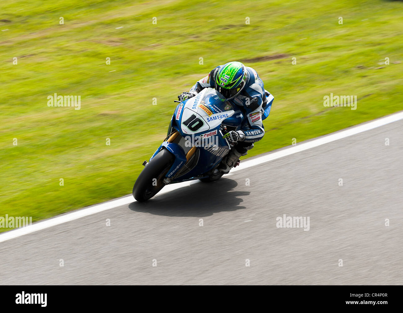 Moto Racing nel British Superbike BSB gara incontro ad Oulton Park Motor Racing circuito Cheshire England Regno Unito Foto Stock