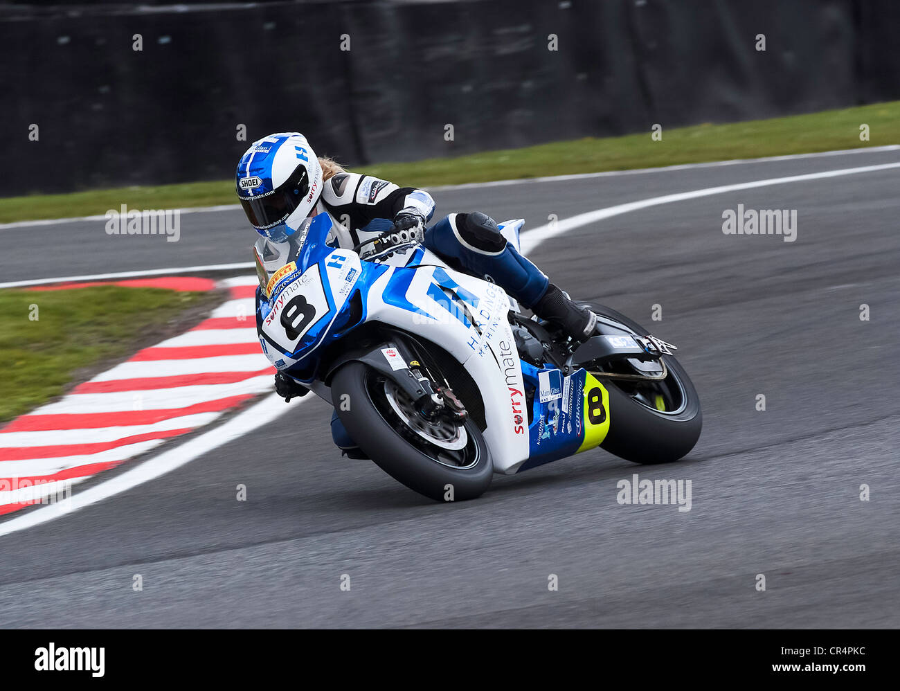 Moto Racing nel British Superbike BSB gara incontro ad Oulton Park Motor Racing circuito Cheshire England Regno Unito Foto Stock