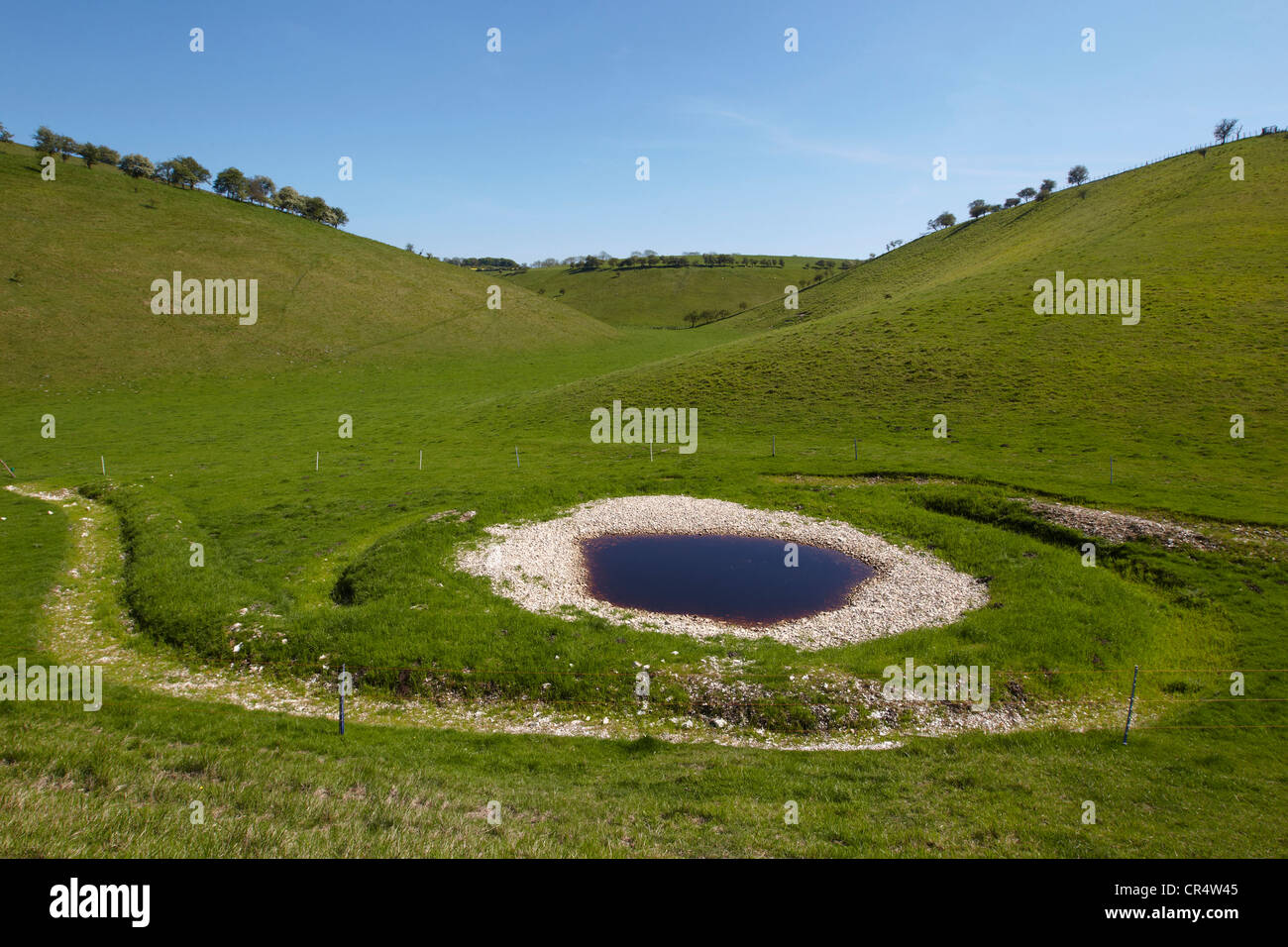 Uno dei dieci sculture all'aperto chiamato onde e tempo creato da Chris Drury, Thixendale, East Yorkshire, Regno Unito Foto Stock