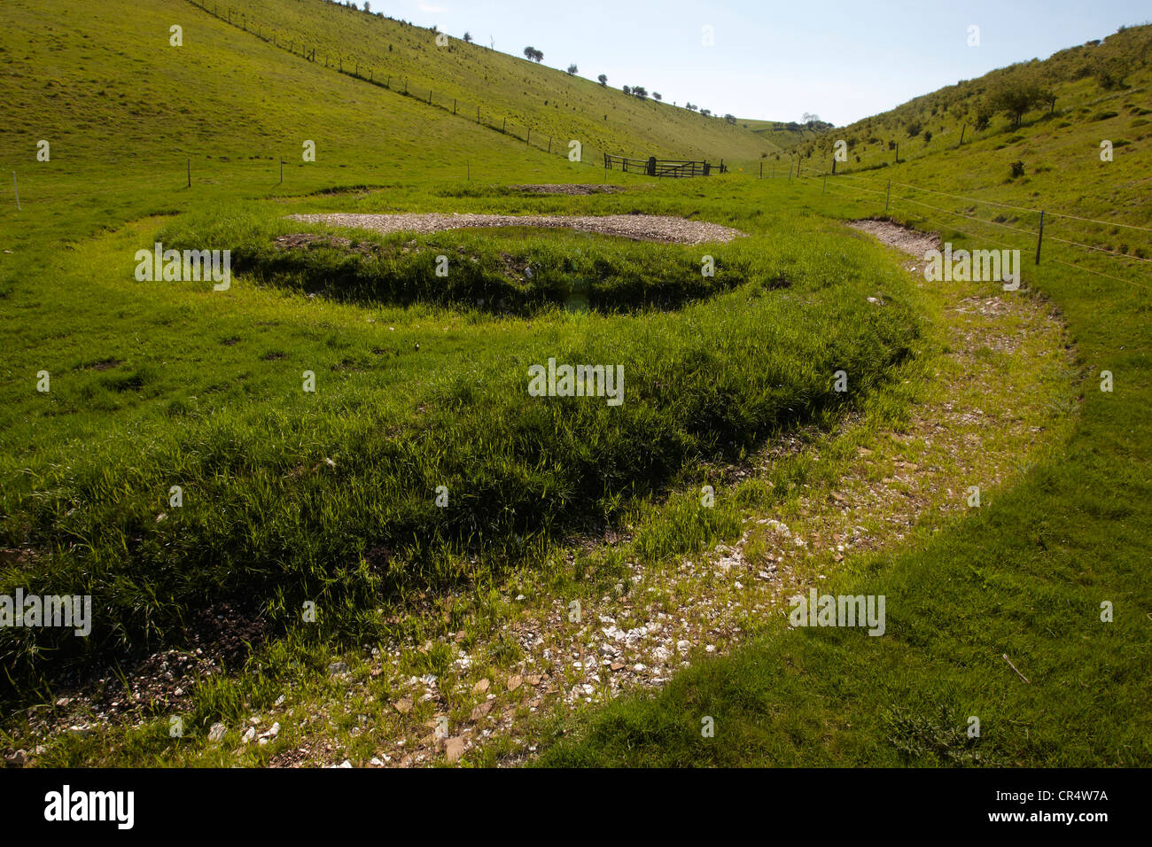 Uno dei dieci sculture all'aperto chiamato onde e tempo creato da Chris Drury, Thixendale, East Yorkshire, Regno Unito Foto Stock
