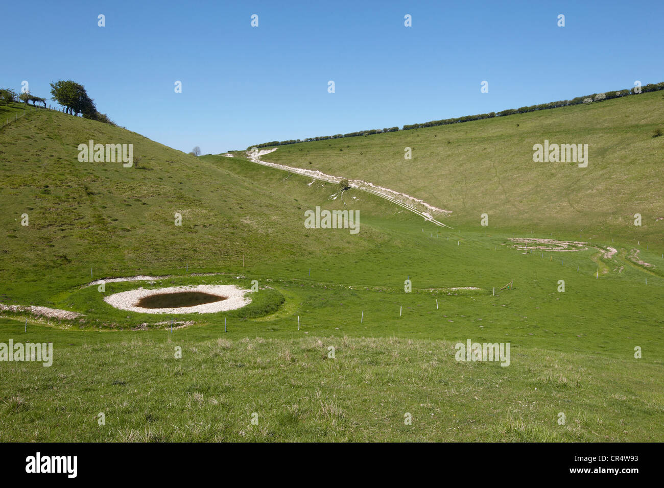 Uno dei dieci sculture all'aperto chiamato onde e tempo creato da Chris Drury, Thixendale, East Yorkshire, Regno Unito Foto Stock