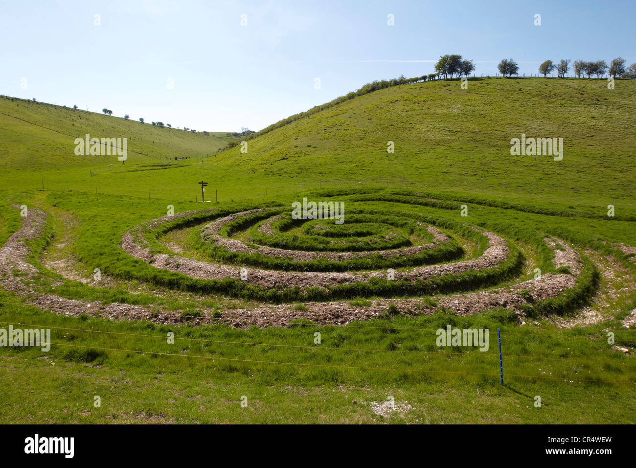 Uno dei dieci sculture all'aperto chiamato onde e tempo creato da Chris Drury, Thixendale, East Yorkshire, Regno Unito Foto Stock