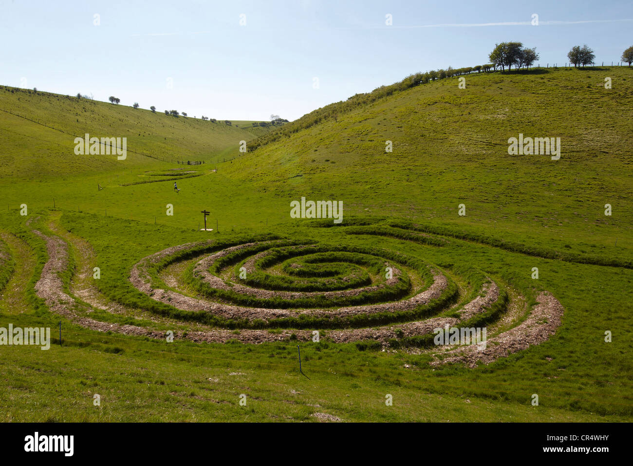 Uno dei dieci sculture all'aperto chiamato onde e tempo creato da Chris Drury, Thixendale, East Yorkshire, Regno Unito Foto Stock