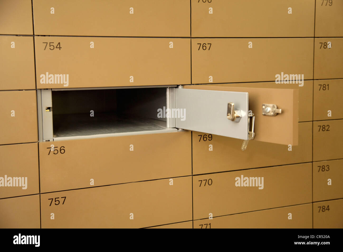 Cassetta di sicurezza immagini e fotografie stock ad alta risoluzione -  Alamy