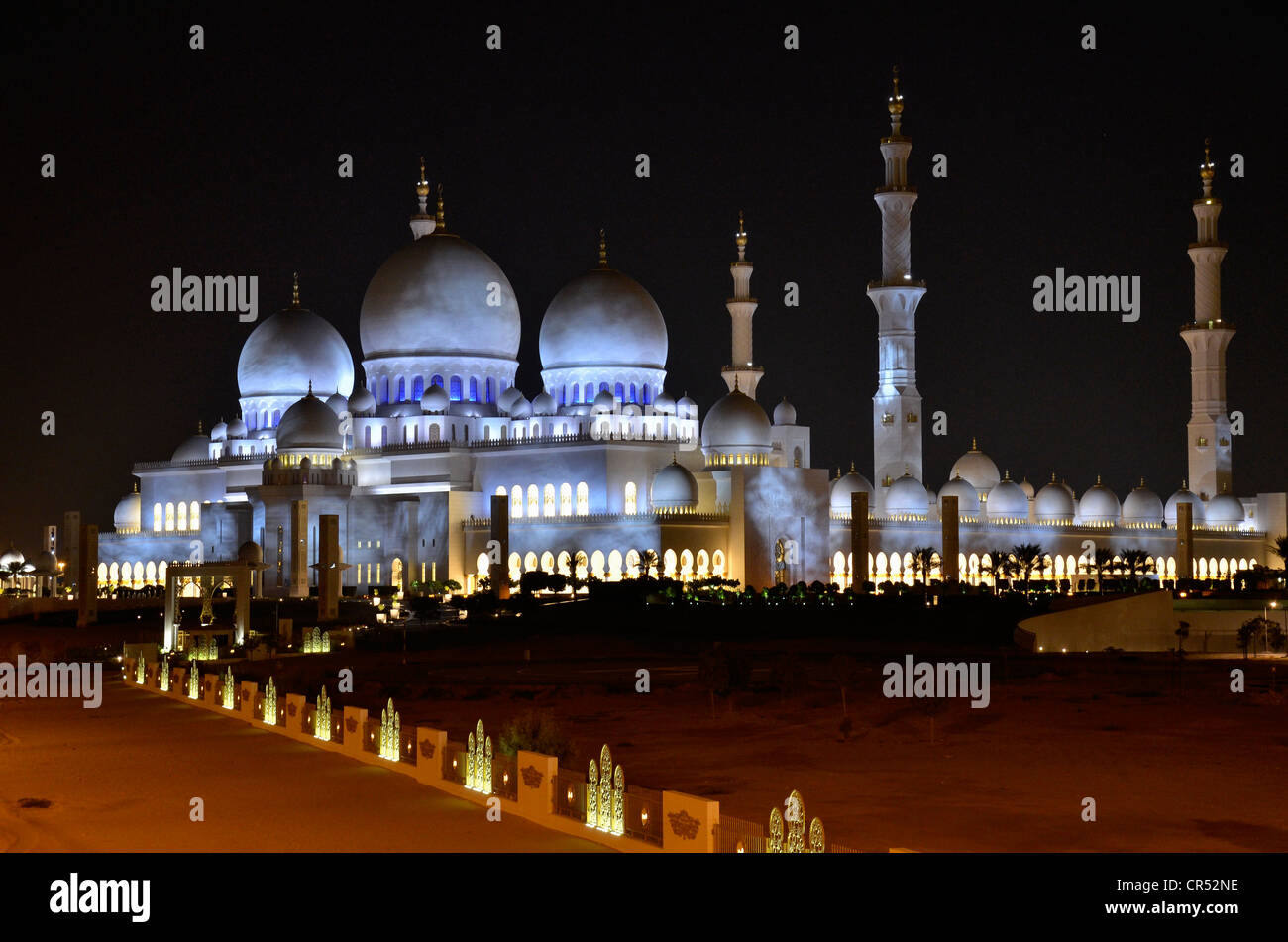 Moschea Sheikh Zayed di notte, Abu Dhabi, Emirati arabi uniti, Penisola Arabica, Asia Foto Stock