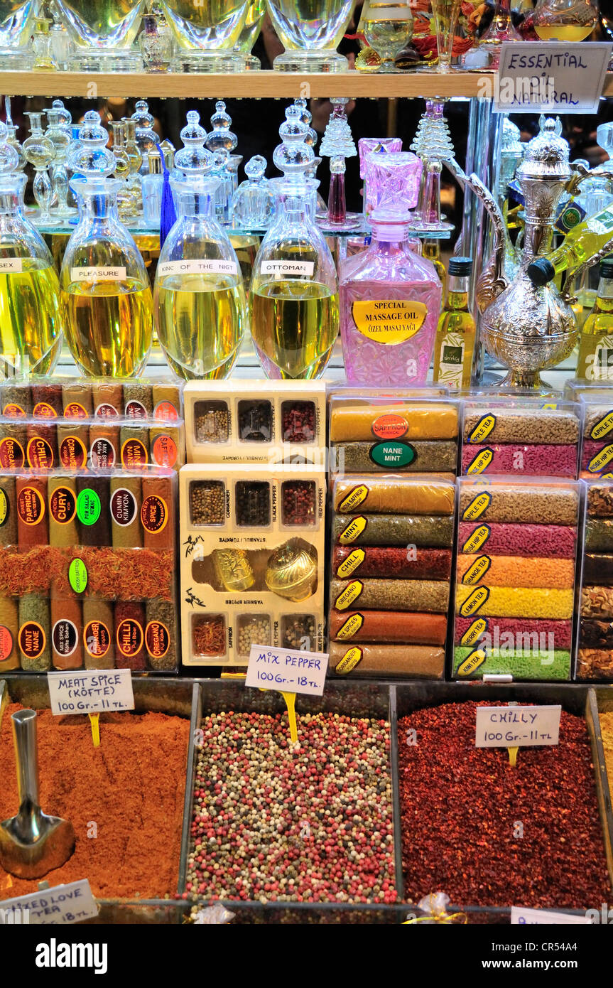 Visualizzazione di un business nel Bazar delle Spezie, spezie, profumi, Istanbul, Turchia, Europa Foto Stock