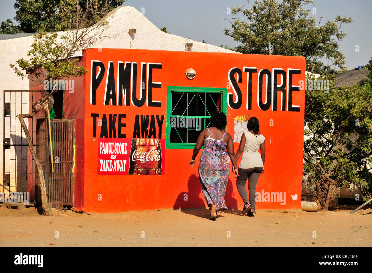 Kiosk nella township di Katutura, a Windhoek, Namibia, Africa Foto Stock