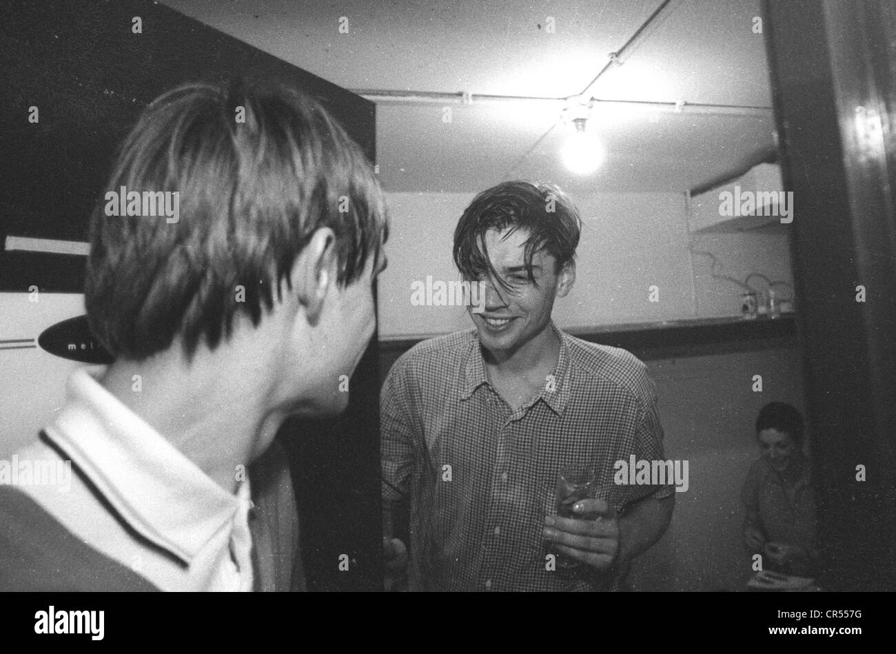 Alex James dei Blur backstage a caso in Brighton. Il 23 maggio 1994. Foto di James Boardman. Foto Stock
