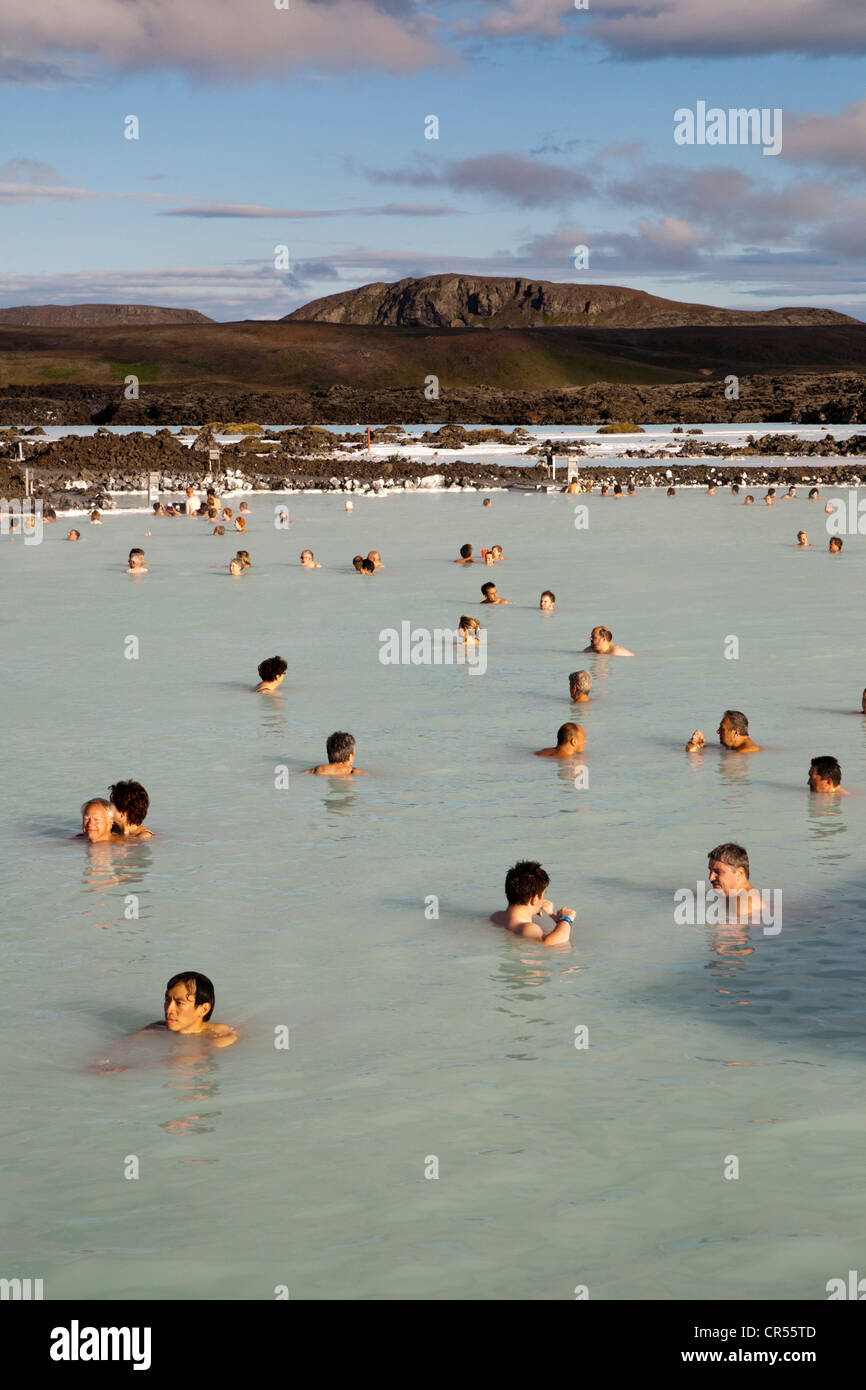 Blue Lagoon, sorgenti termali e spa, bagnanti, Grindavik, Islanda, Europa Foto Stock