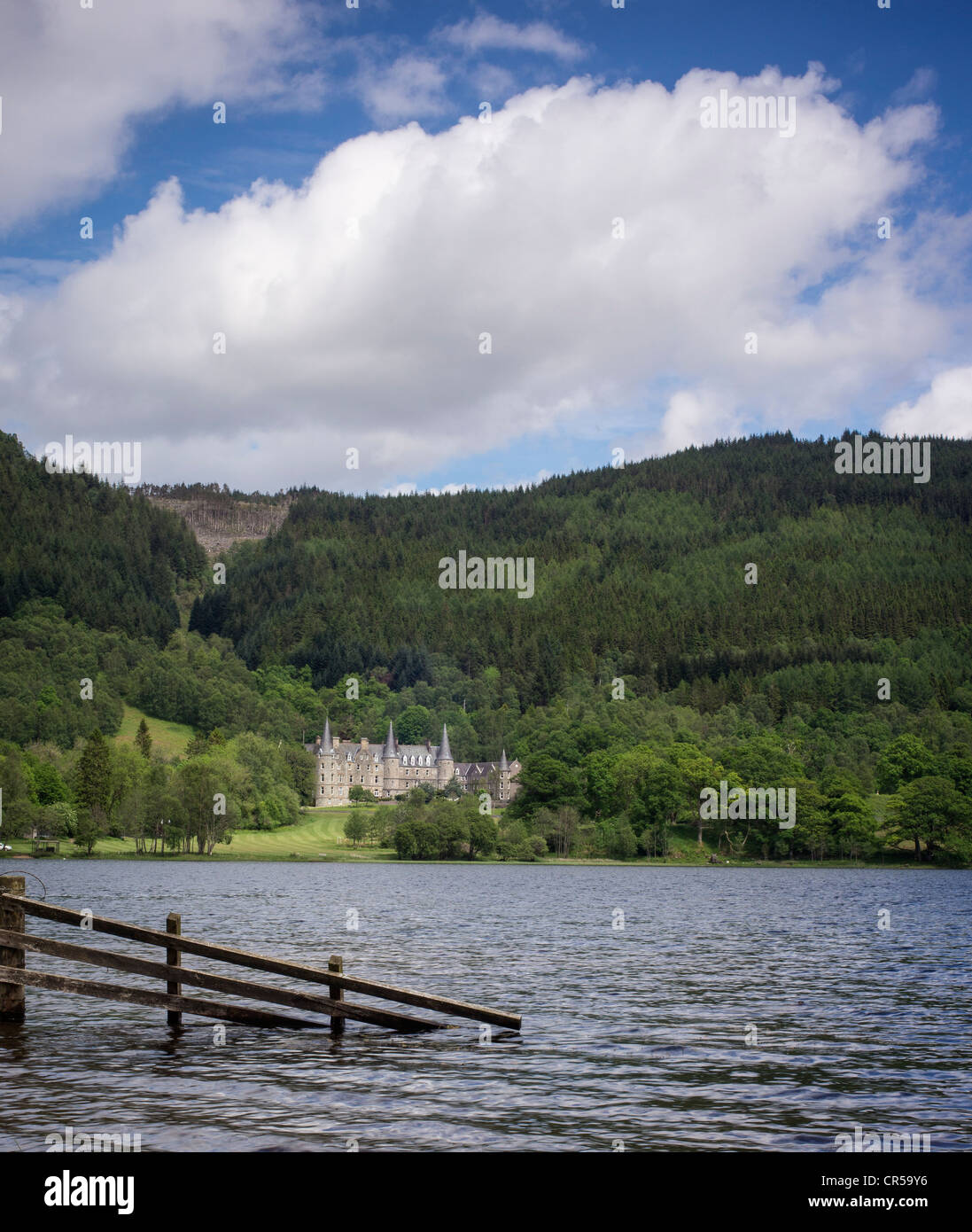 Tigh Mor Trossachs, parte dell'Holiday Property Bond portfolio, sul Loch Achray nel Trossachs, Scozia. Foto Stock