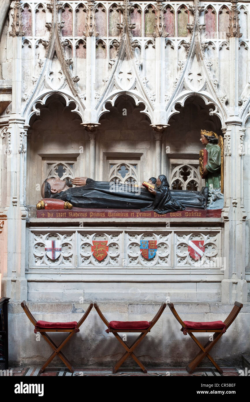 Regno Unito, London, West Smithfield, San Bartolomeo la grande chiesa finanziato nel XII secolo, pietra tombale del fondatore Foto Stock