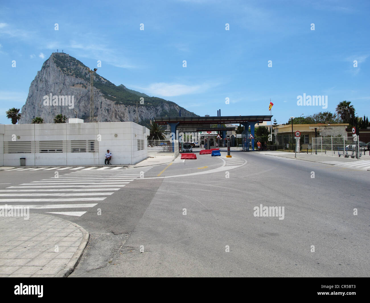 Varcare il confine tra Spagna e Gibilterra dal lato spagnolo Foto Stock