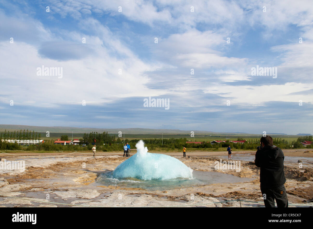 L'Islanda, Regione Sudurland, Haukadalur Valley, Geysir sito, Strokkur Geyser Foto Stock