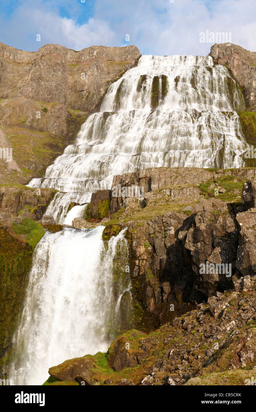 L'Islanda, Westfjords, Regione Vestfirdir, Cascata Dynjandi noto anche come Fjallfoss Foto Stock