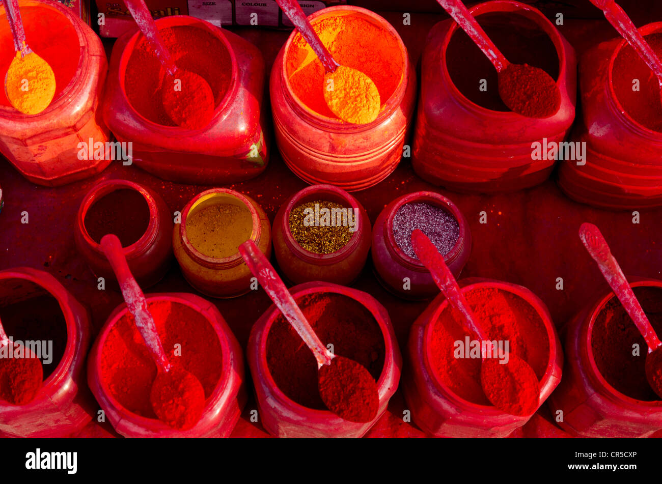 Polvere di colore, utilizzato principalmente per motivi religiosi, Calcutta, West Bengal, India, Asia Foto Stock