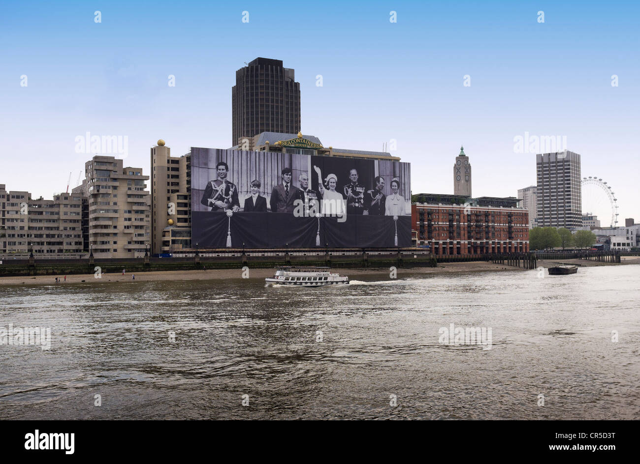 I preparativi per la regina di Diamante Giubileo 2012, una grande fotografia di famiglia reale Sea Containers House, Londra. Foto Stock
