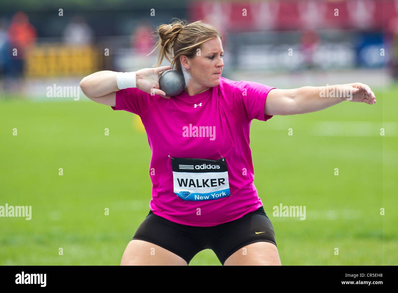 Sarah Stevens-Walker(USA) concorrenti in donne del colpo messo a 2012 NEW YORK Grand Prix Foto Stock