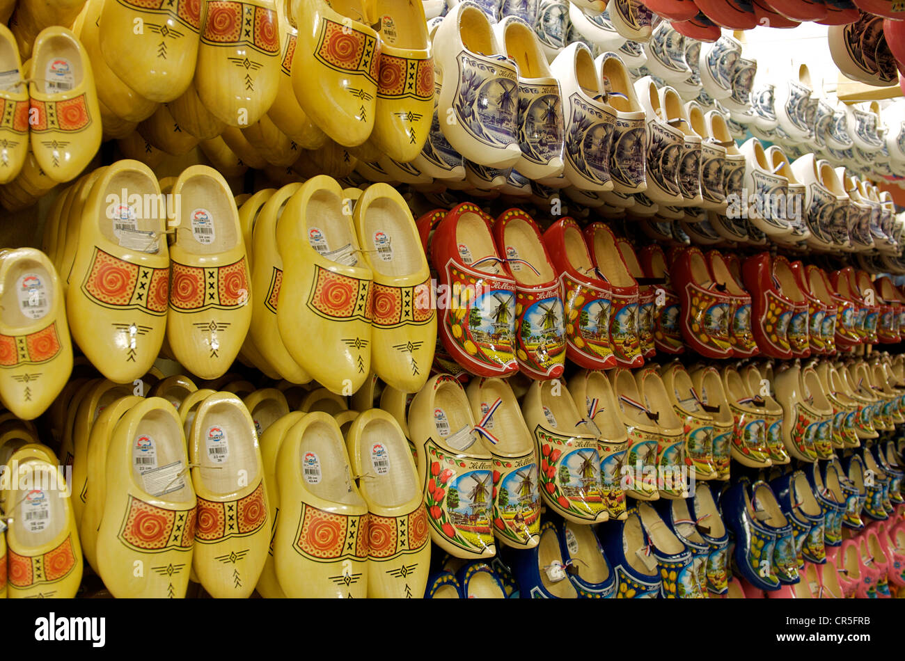 Paesi Bassi, Amsterdam, souvenir shop, zoccoli di legno Foto Stock