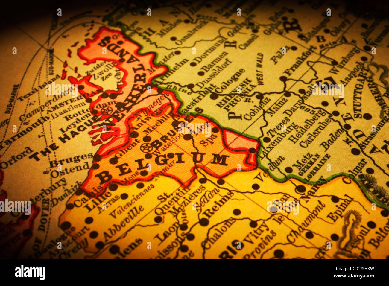 Mappa vecchia del Belgio e la sua posizione in Europa. Mappa è dal 1894 ed è al di fuori del diritto d'autore. Foto Stock