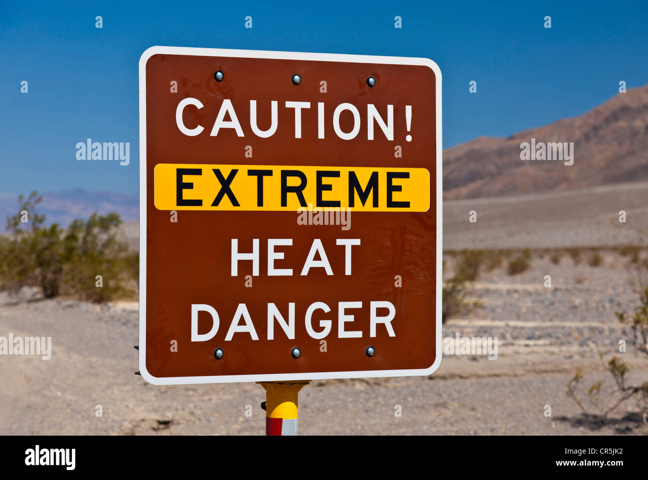 'Attenzione calore estremo pericolo' firmare, Route 190, Death Valley, California, Stati Uniti d'America. JMH5347 Foto Stock