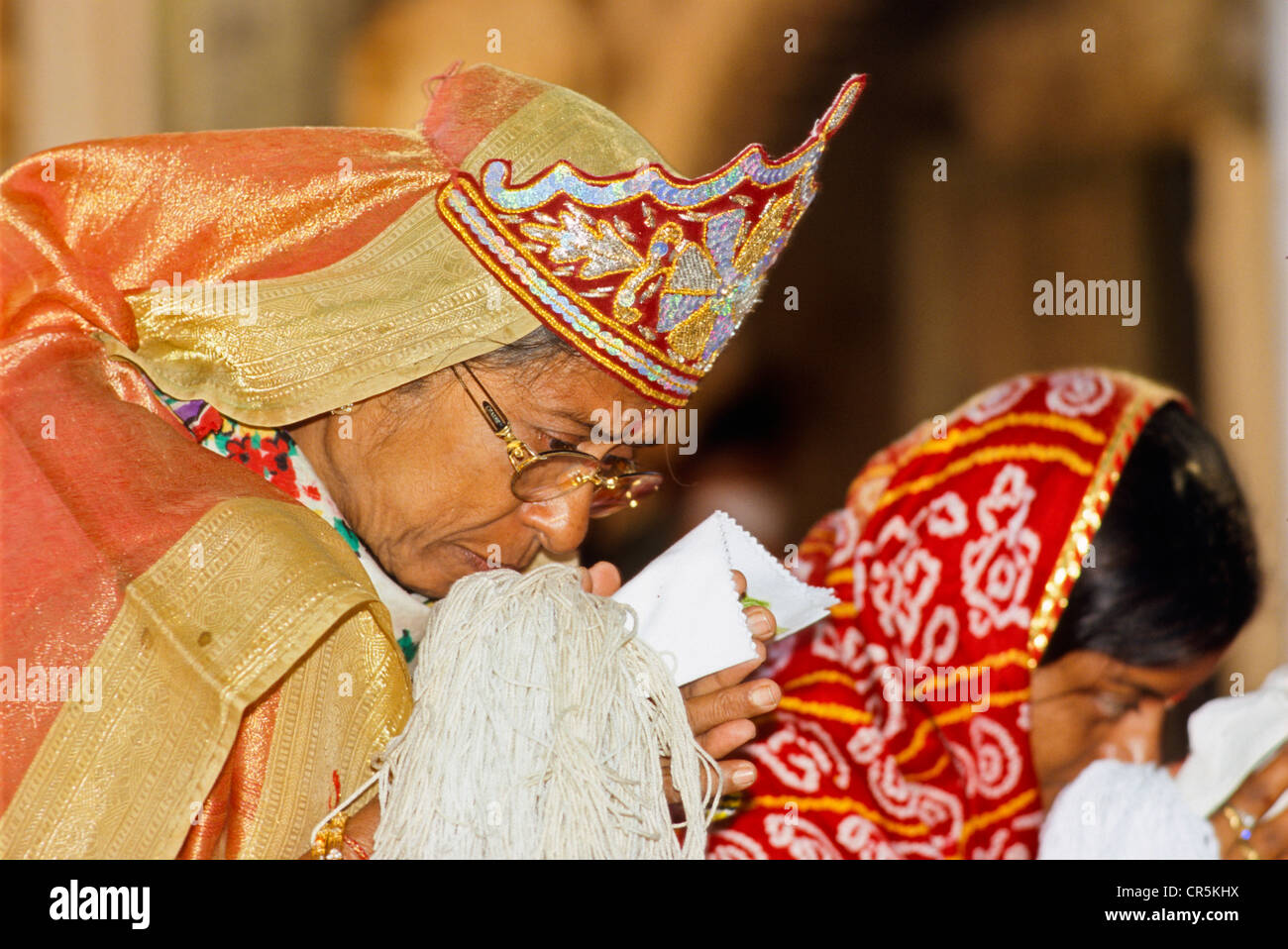 Jains da tutta l'India vengono a pregare presso i templi di Shatrunjaya, Palitana, Gujarat, India, Asia Foto Stock