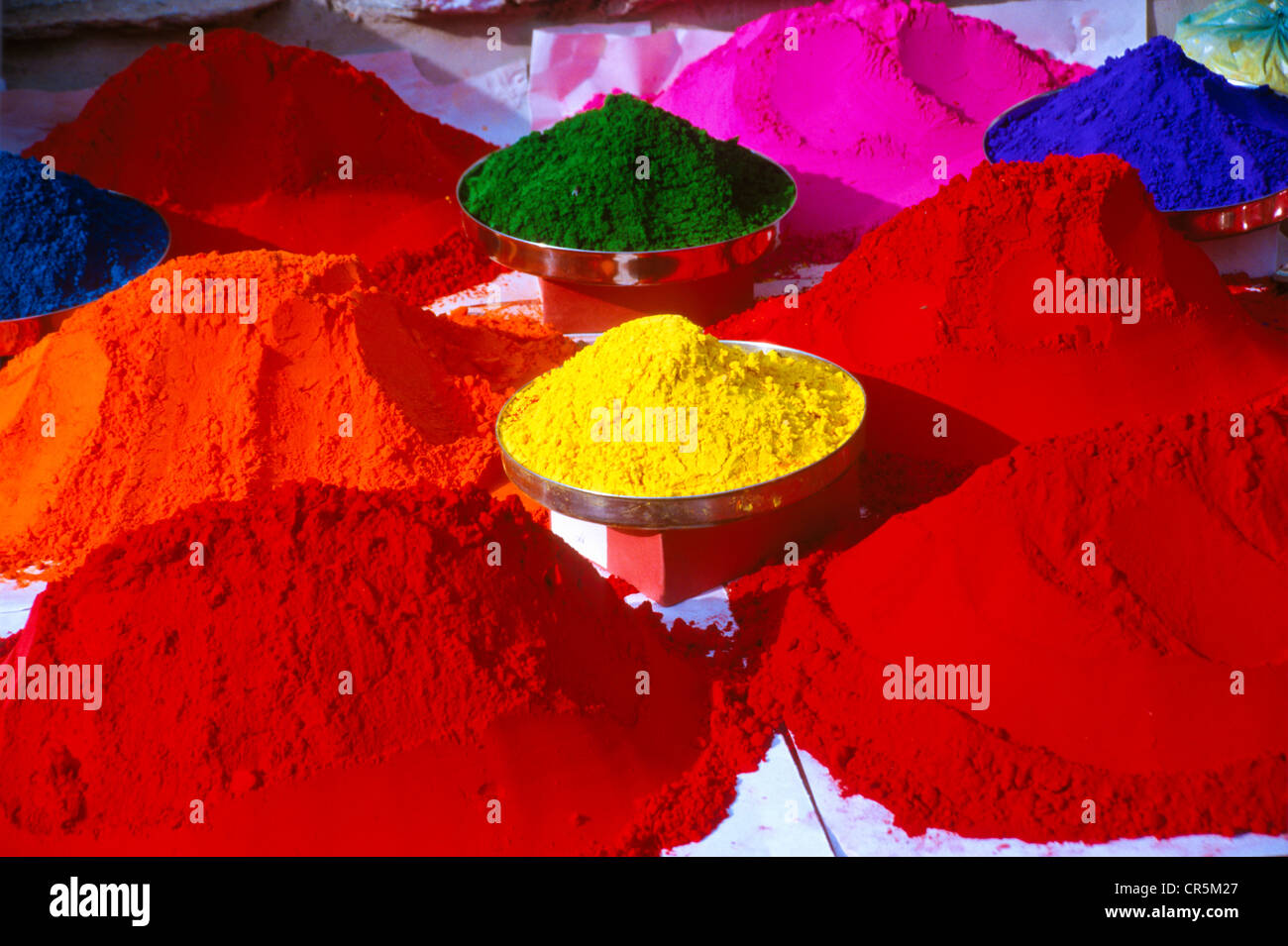 Cumuli di colorpowder, utilizzato per i religiosi occasioni, Rajasthan, India, Asia Foto Stock