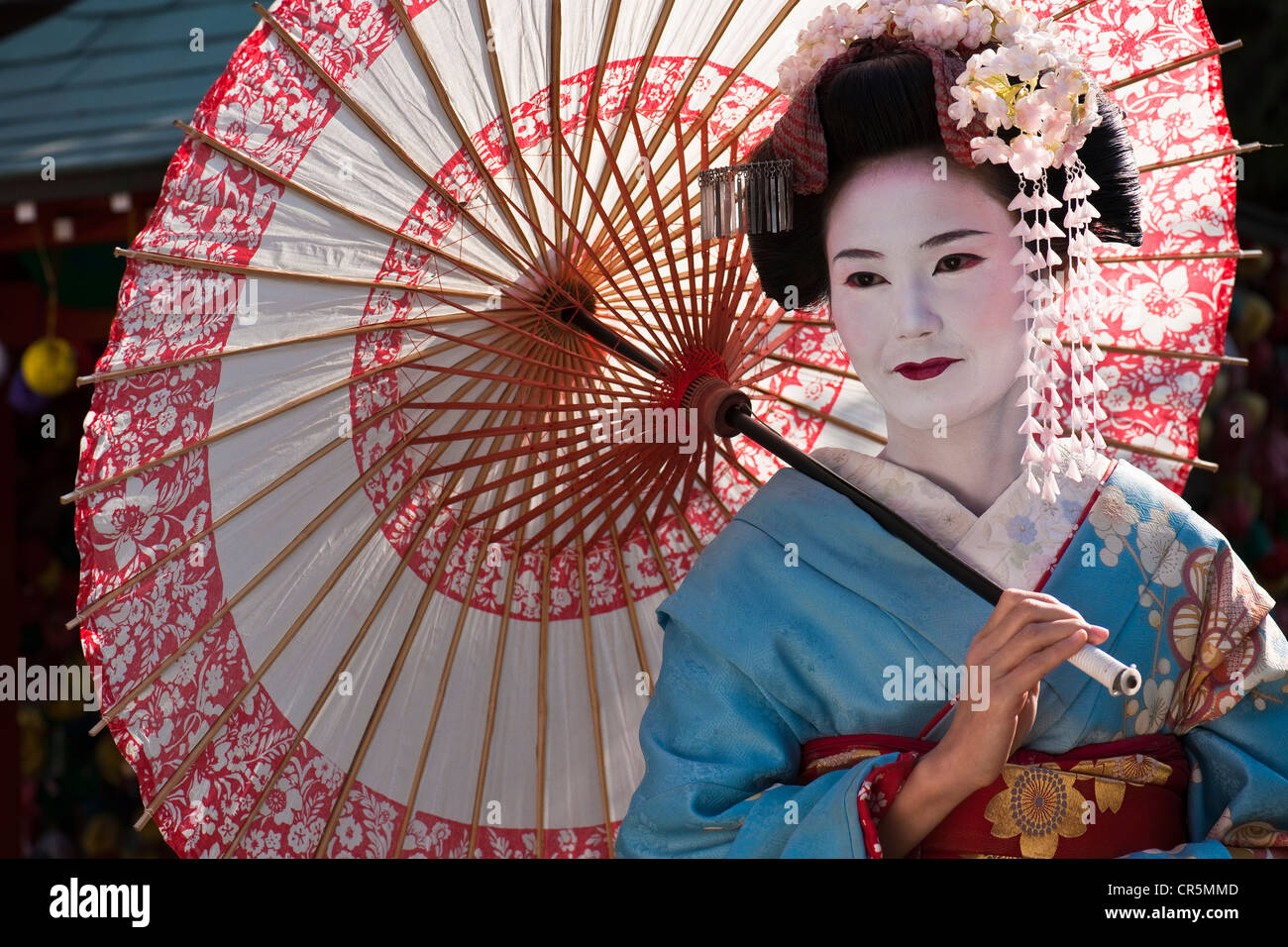 Giappone, isola di Honshu, Kinki regione, città di Kyoto, Yasaka Pagoda distretto, Naoko, una giovane maiko o partecipante geisha Foto Stock