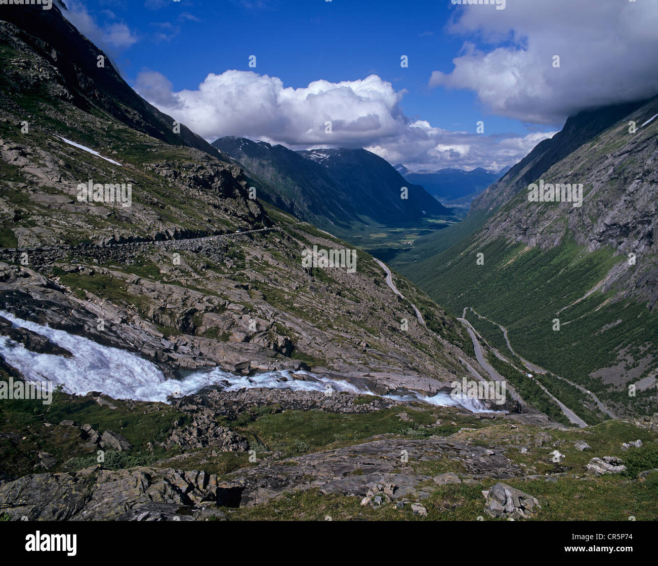 Paesaggio di Trollstigen, di Troll, percorso Trollstiegvegen, Møre og Romsdal, Norvegia, Scandinavia, Europa Foto Stock