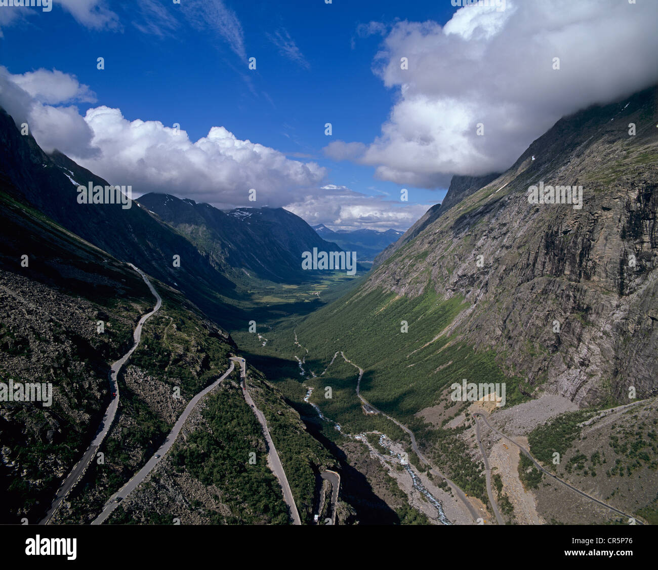 Paesaggio di Trollstigen, di Troll, percorso Trollstiegvegen, Møre og Romsdal, Norvegia, Scandinavia, Europa Foto Stock