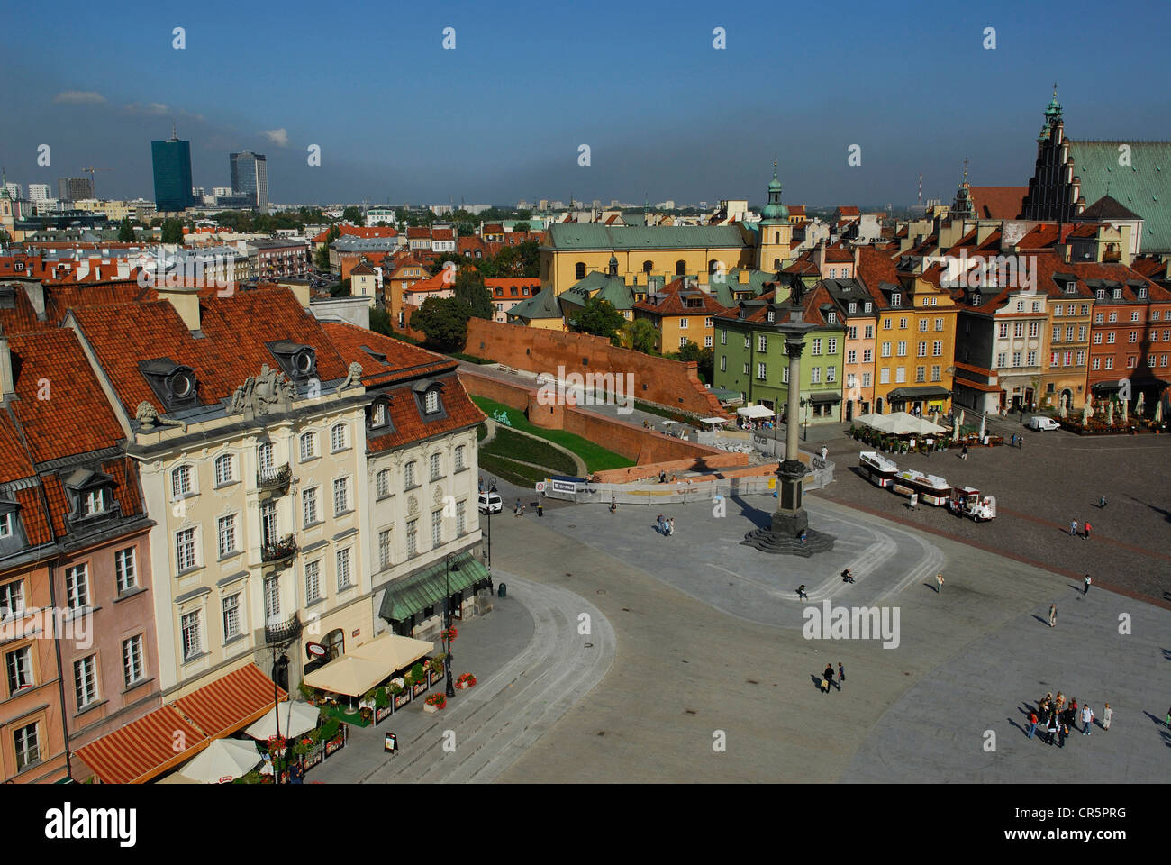 Polonia - Varsavia, Città Vecchia patrimonio mondiale UNESCO, Piazza Castello (plac Zamkowy), la statua del Re Sigismondo III Vasa e la Foto Stock